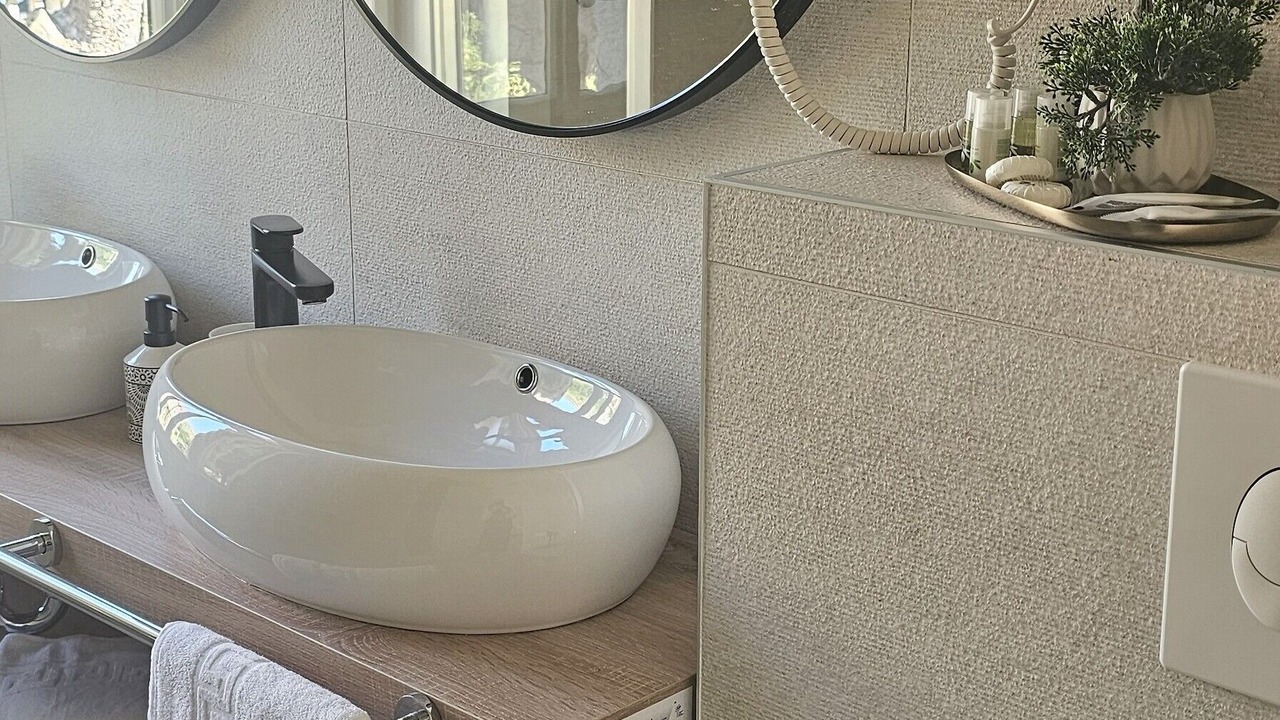 Photo of Bedroom in Pile