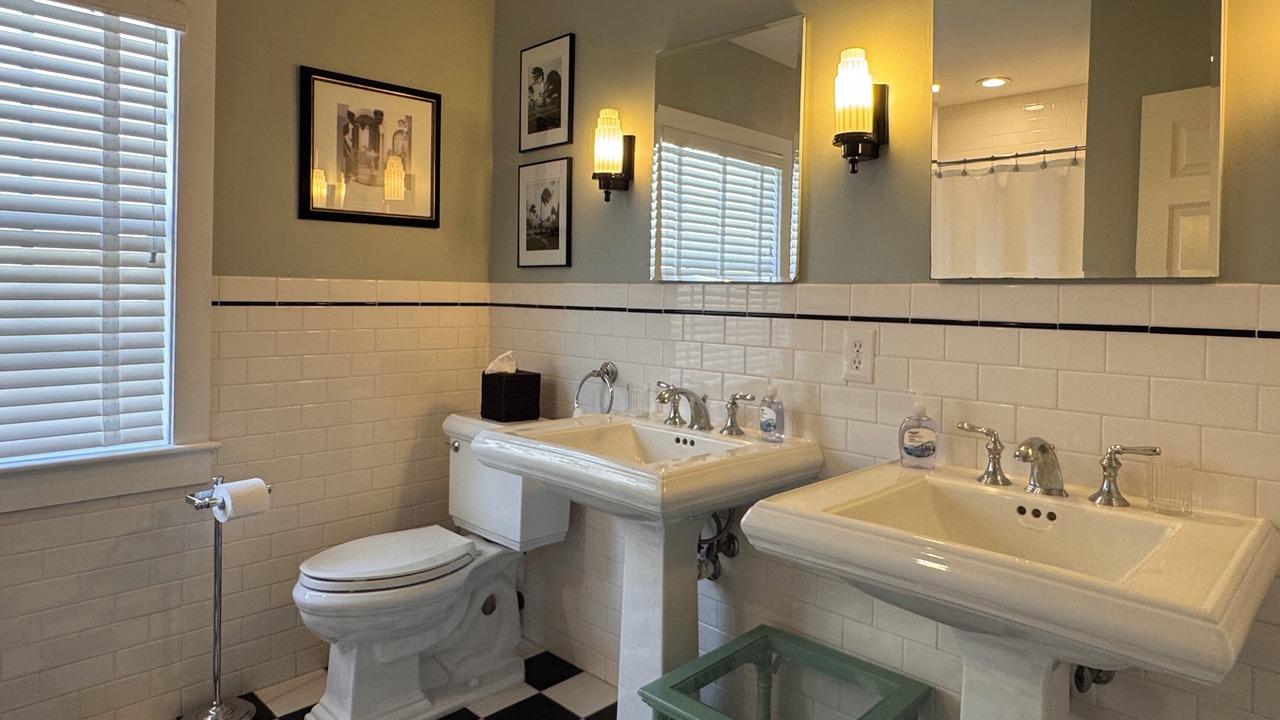 Photo of Bathroom in Flamingo Parks