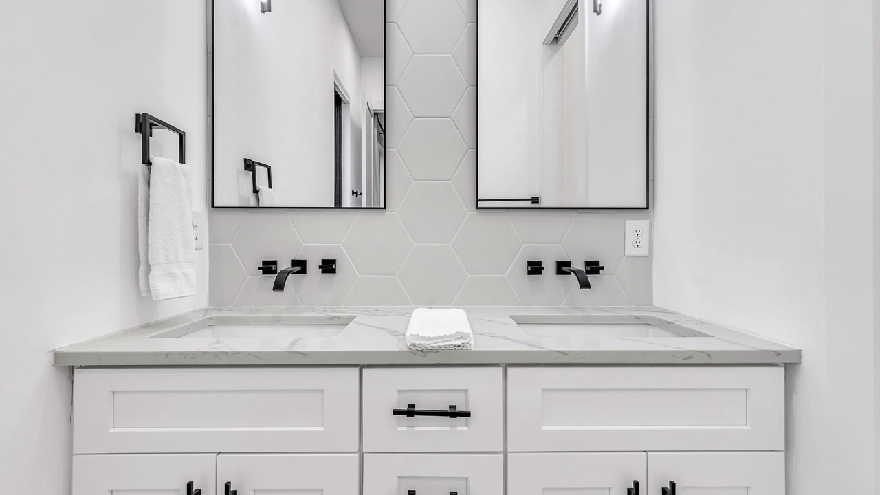 Photo of Bathroom in Hurwood Heights