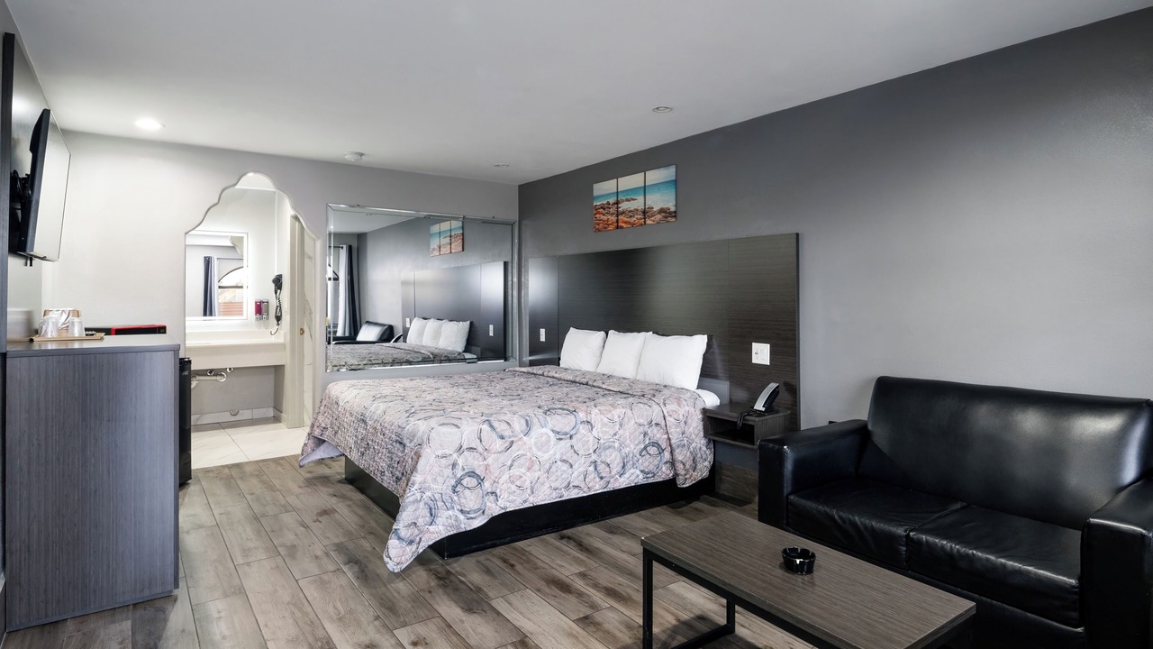 Photo of Bedroom in Midtown