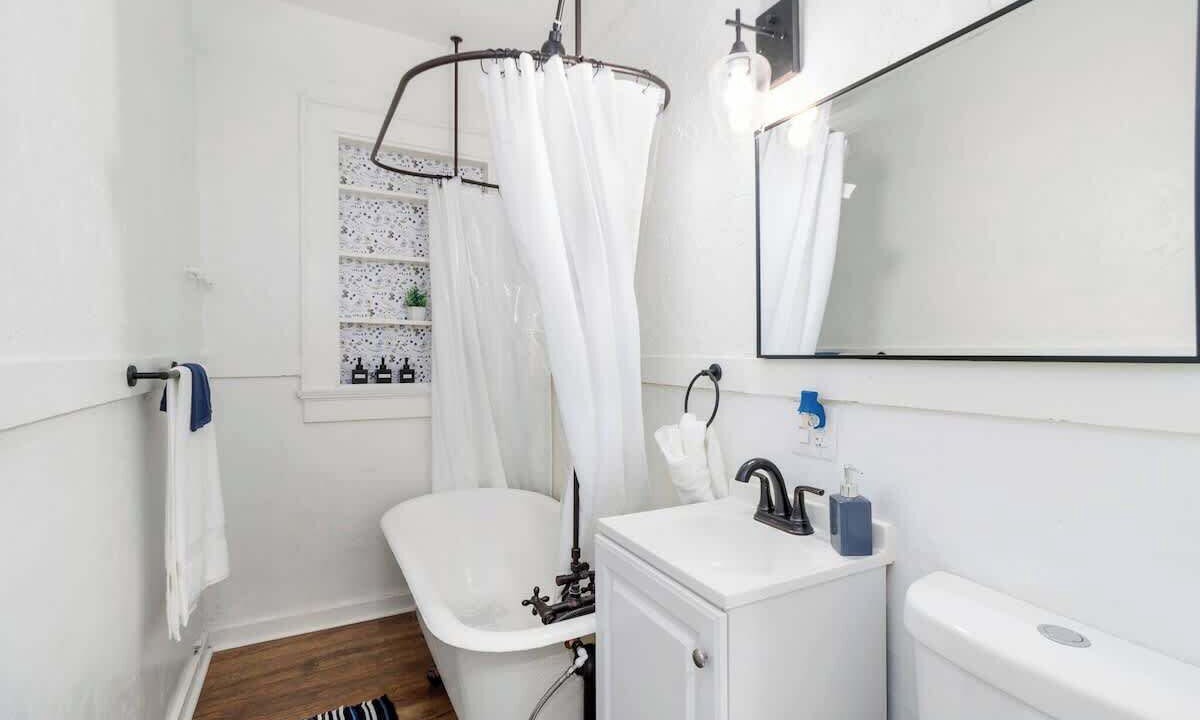 Photo of Bathroom in Lakeland