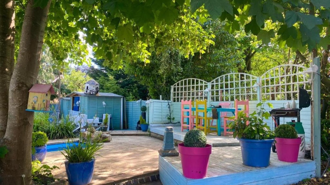 Photo of Outdoor in Horley