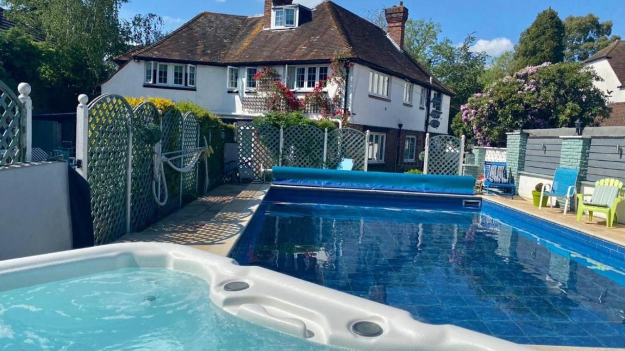 Photo of Outdoor in Horley