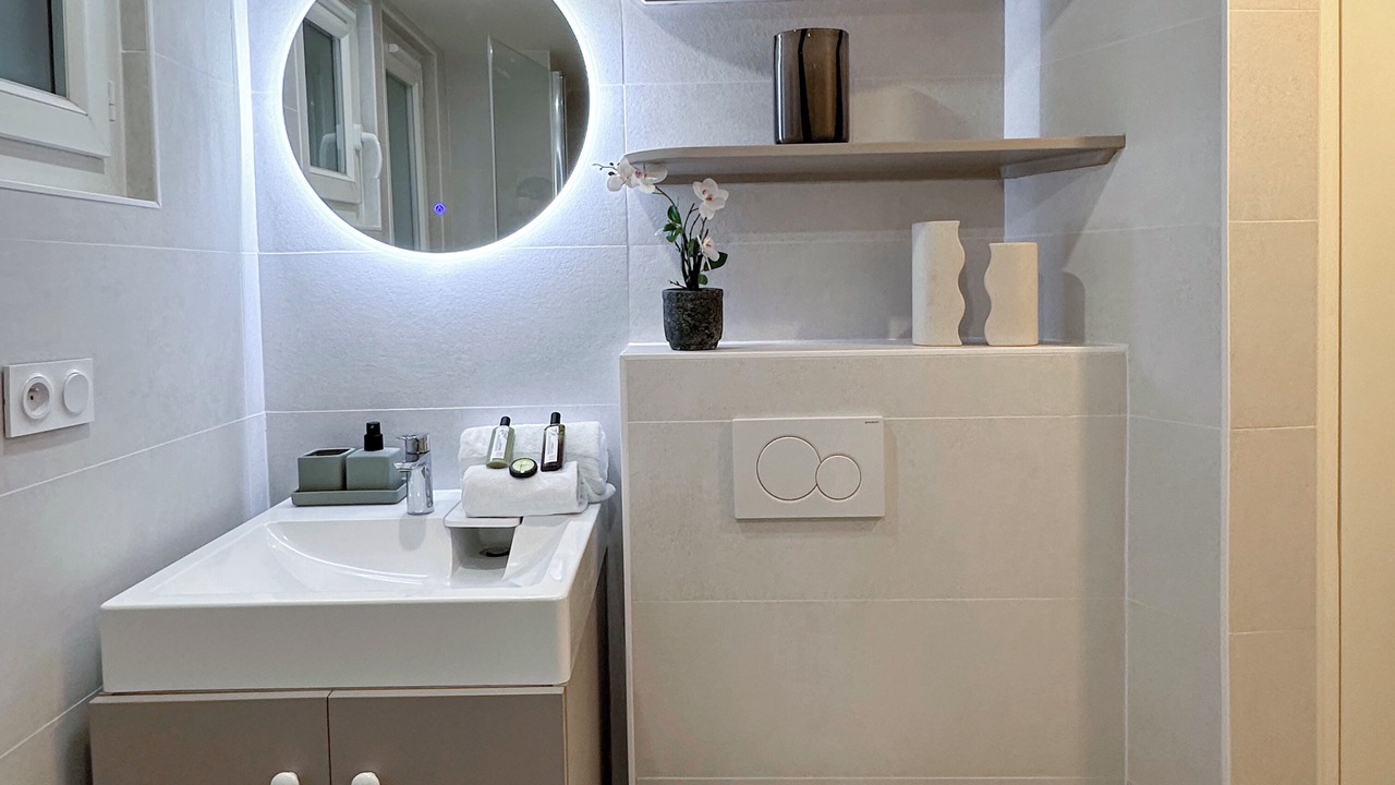 Photo of Bathroom in 8th Arrondissement