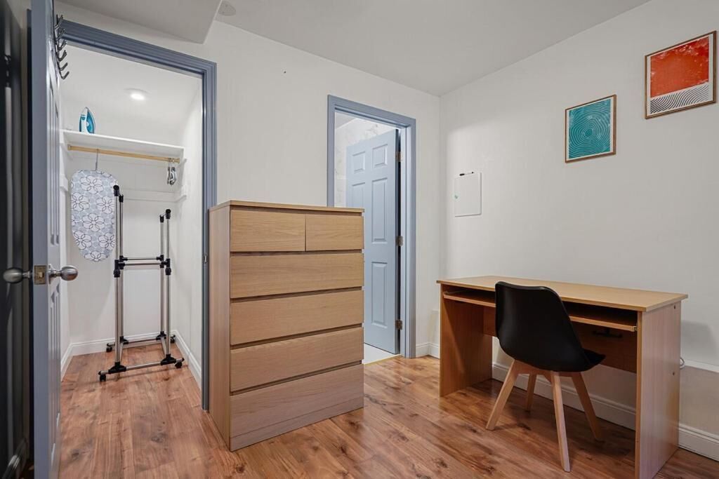 Photo of Others in Inner Parkside