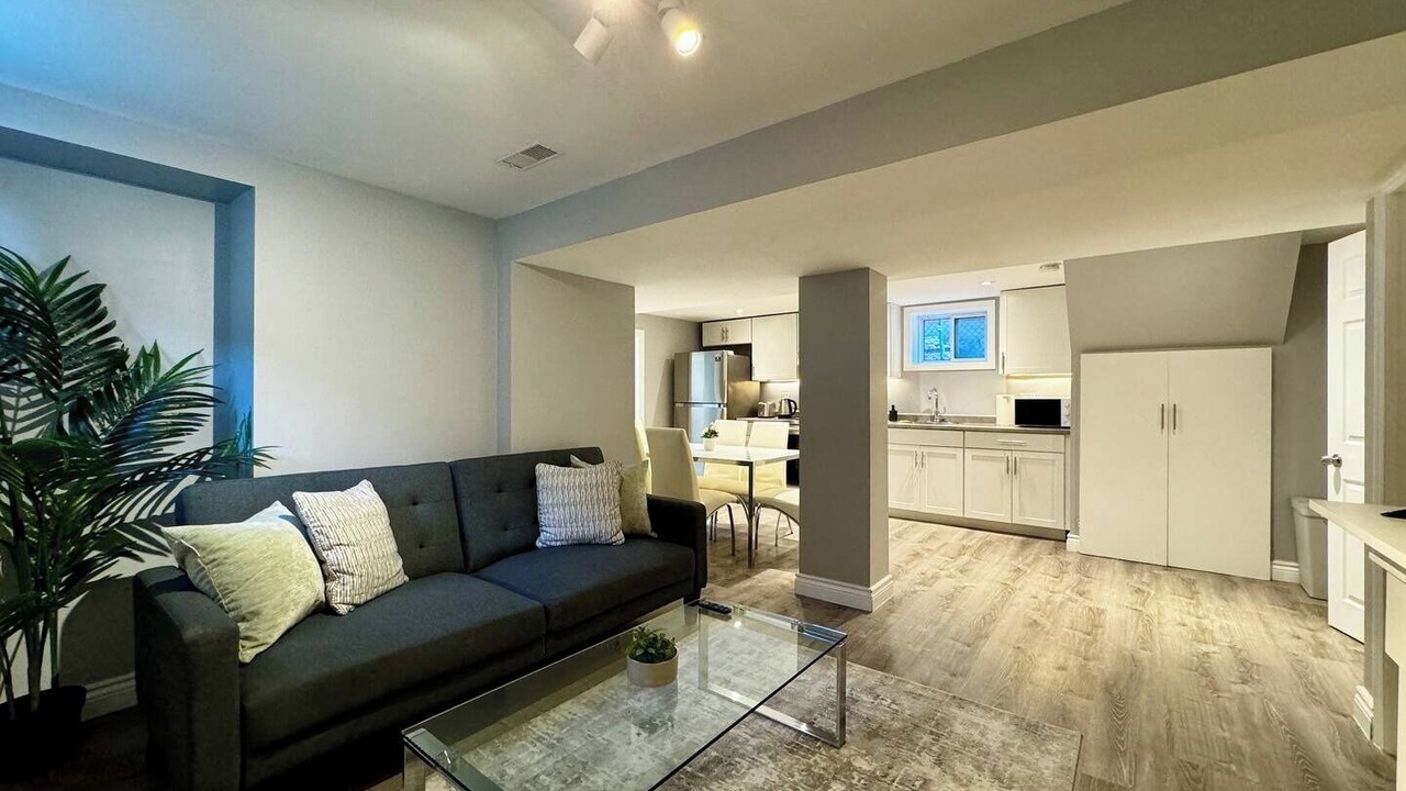 Photo of Livingroom in Bayview Village