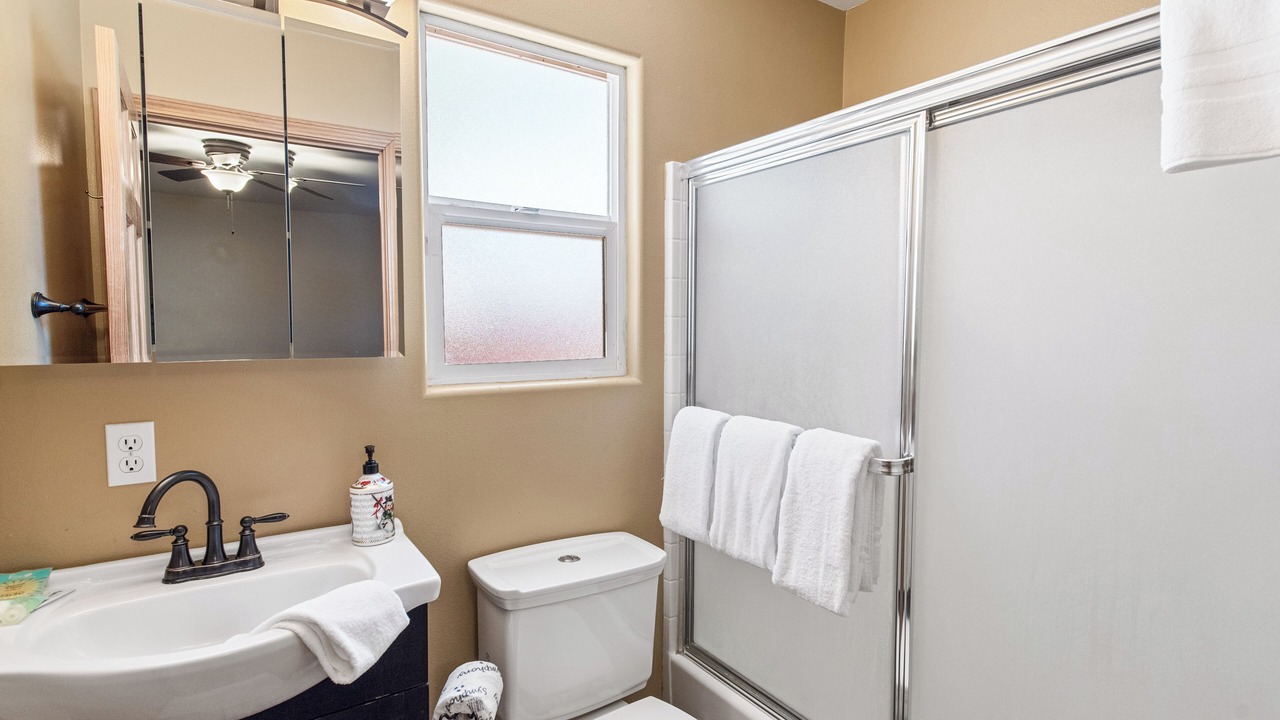 Photo of Bathroom in Peter Pan
