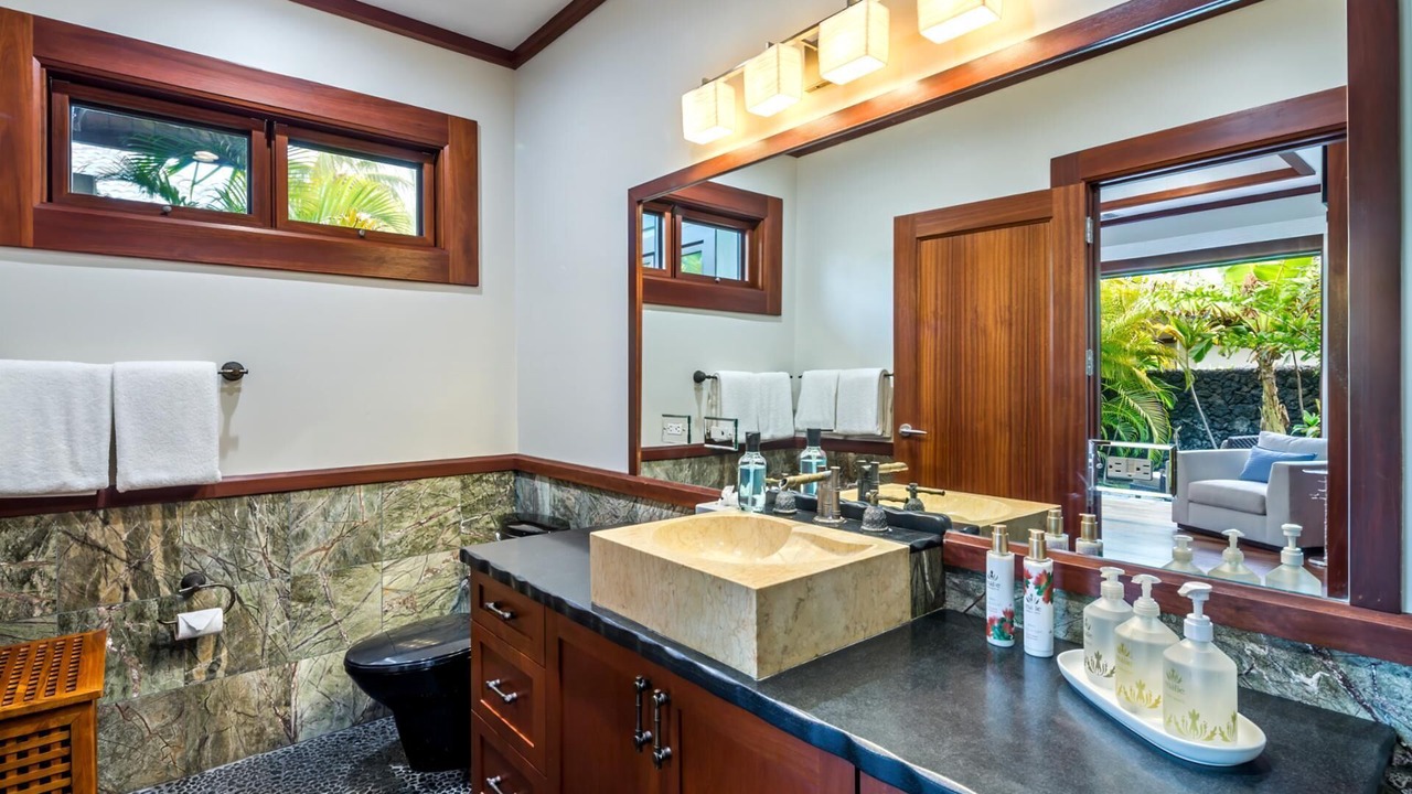 Photo of Bathroom in Waikoloa