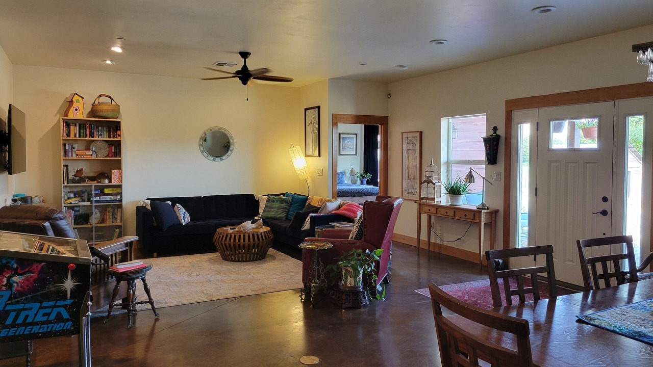 Photo of Livingroom in South Cascades Area