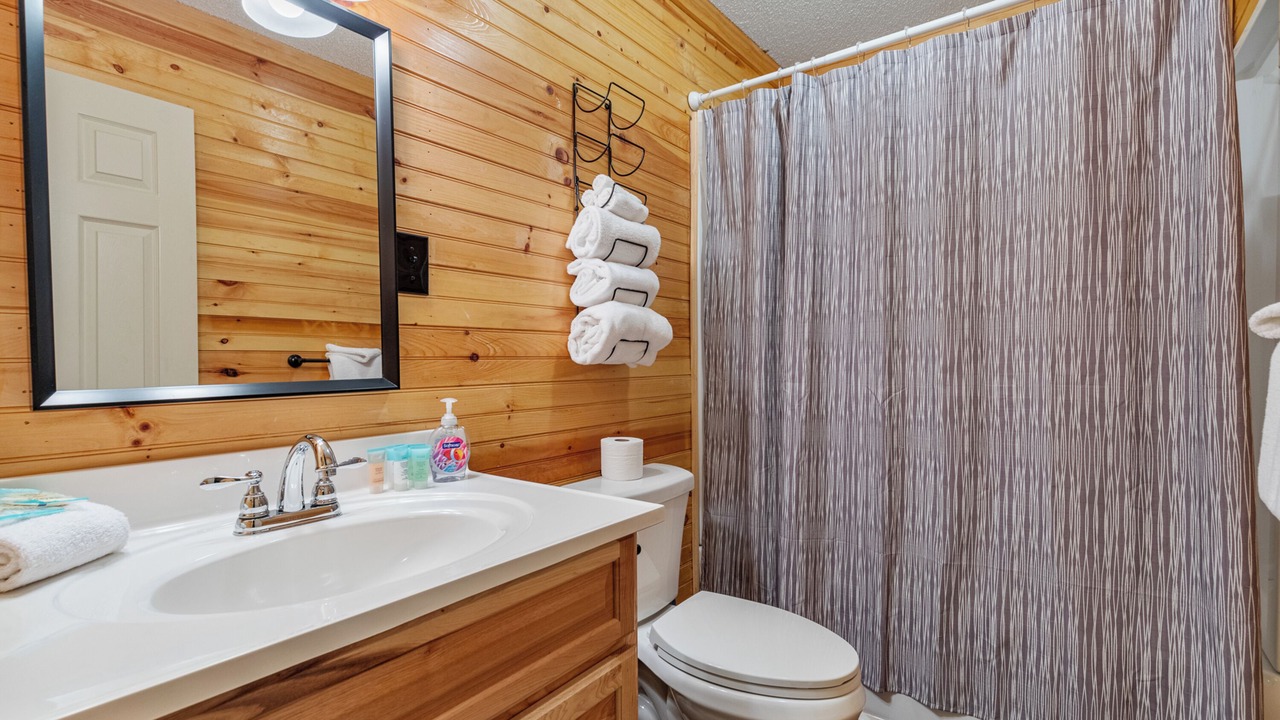 Photo of Bathroom in Gatlinburg - Pigeon Forge