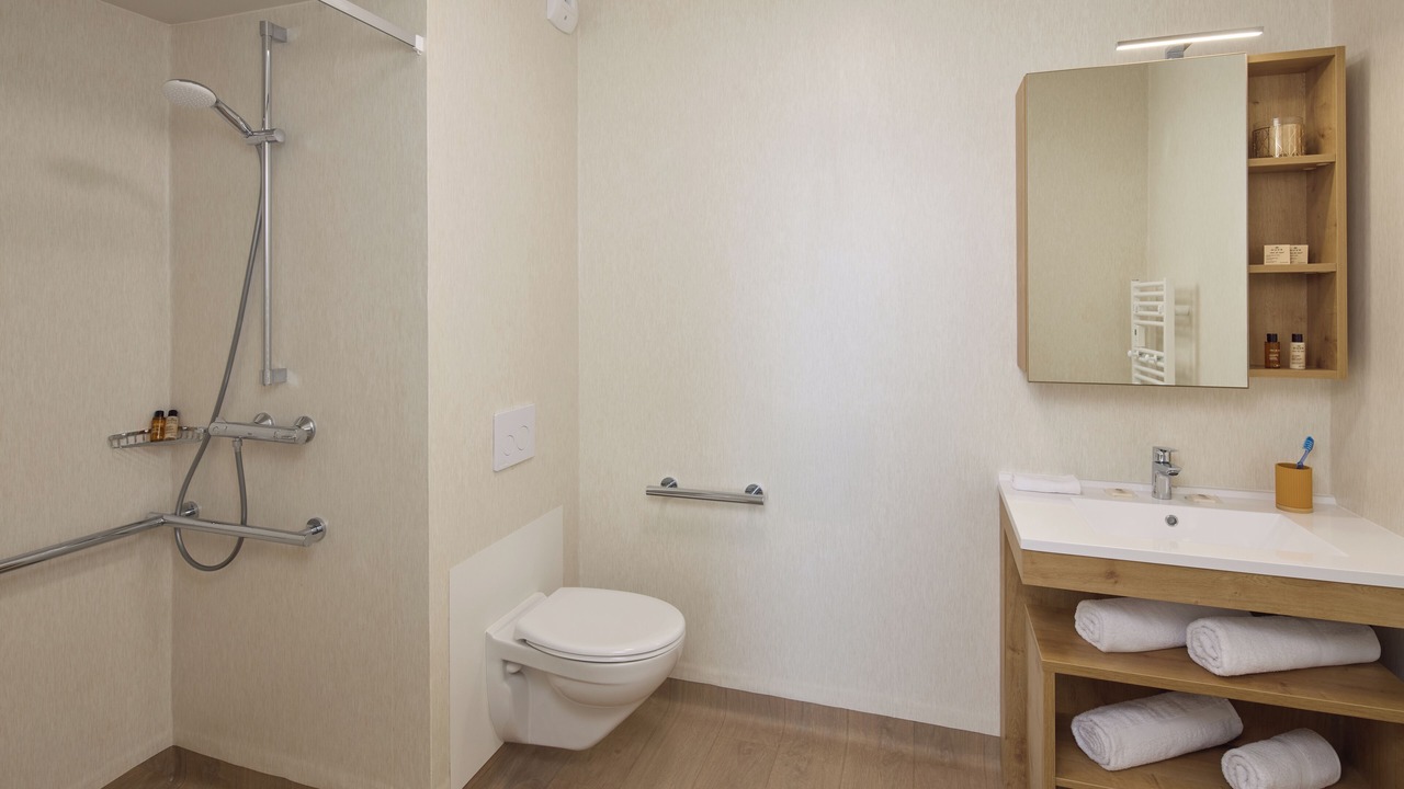 Photo of Bathroom in Cholet