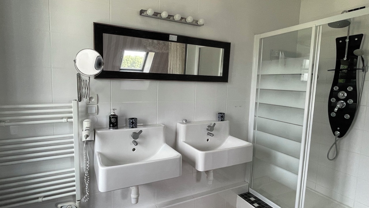 Photo of Bathroom in Vernou-sur-Brenne