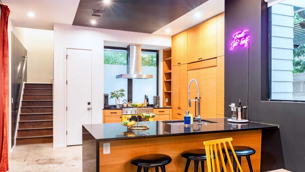 Photo of Kitchen in East Cesar Chavez
