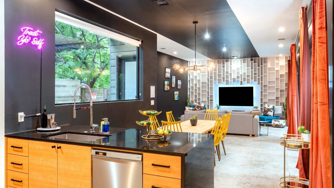 Photo of Kitchen in East Cesar Chavez