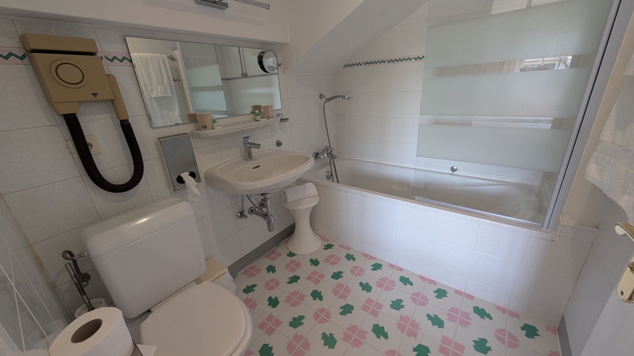 Photo of Bathroom in Echenevex