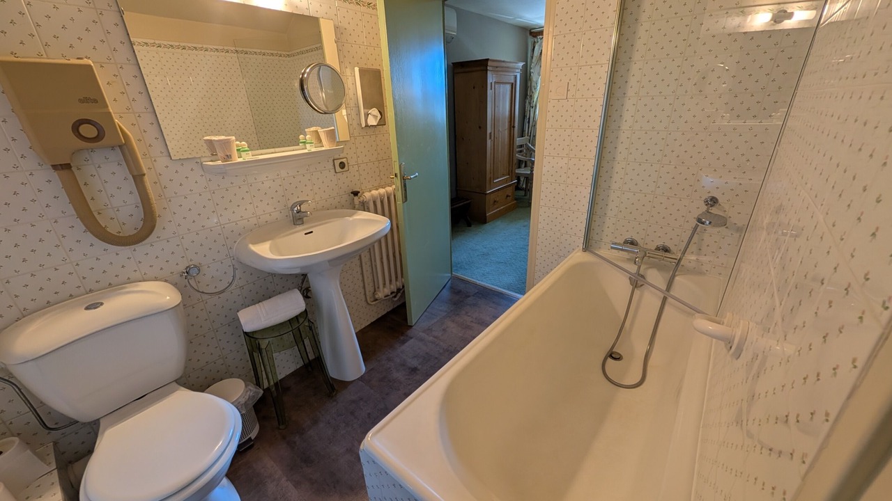 Photo of Bathroom in Echenevex