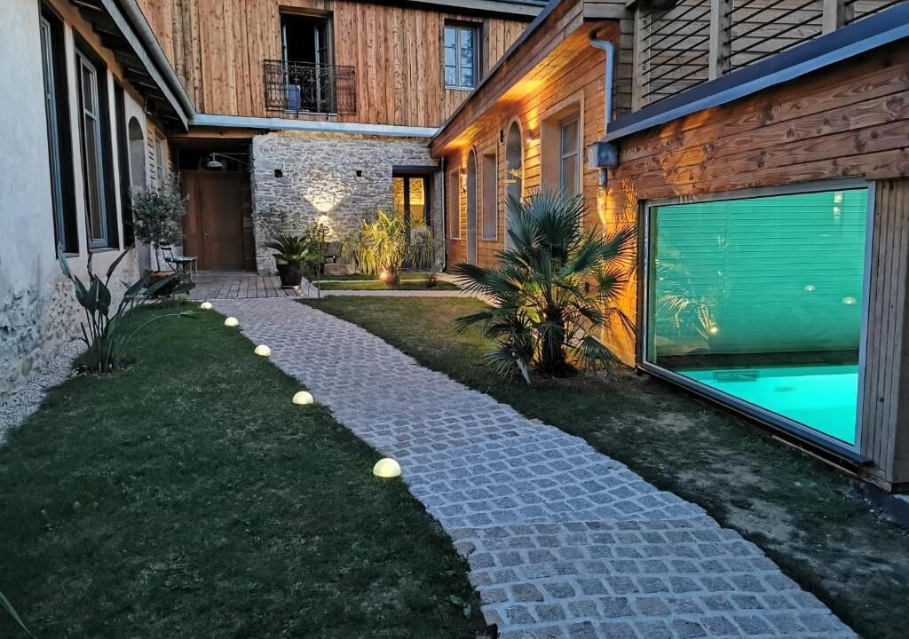 Photo of Outdoor in Leran