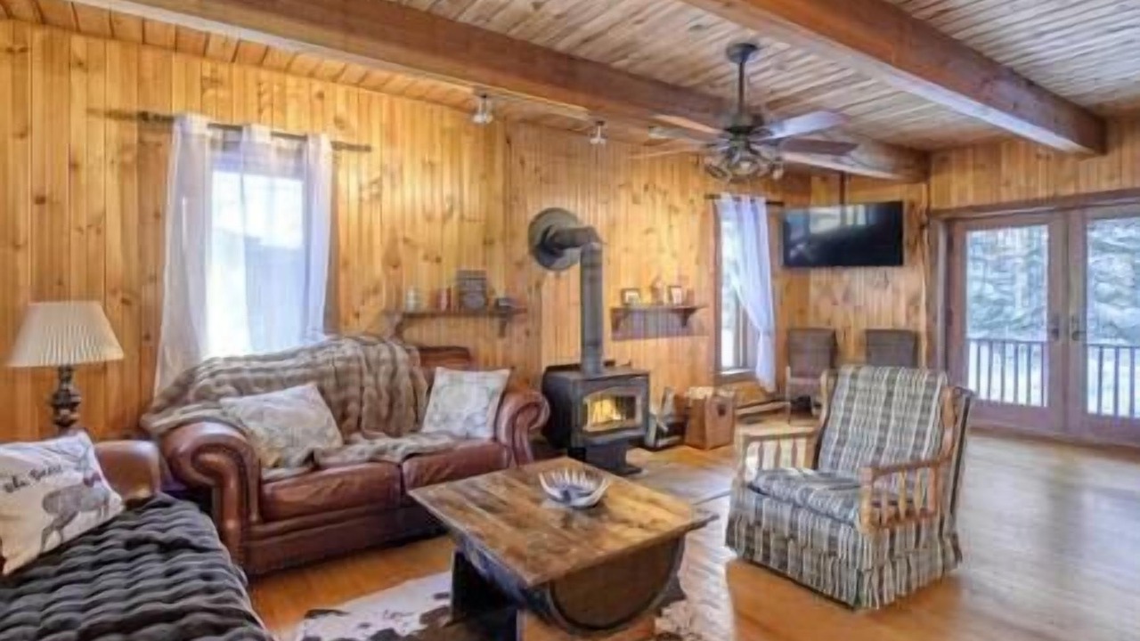 Photo of Livingroom in St-Adolphe-d'Howard