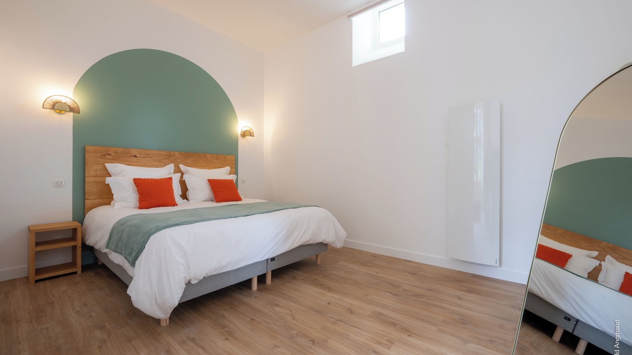 Photo of Bedroom in Distre