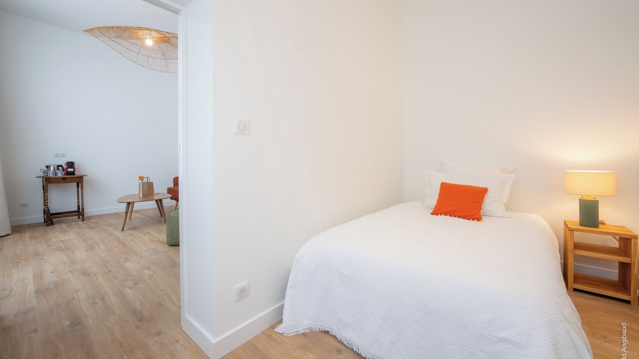 Photo of Bedroom in Distre