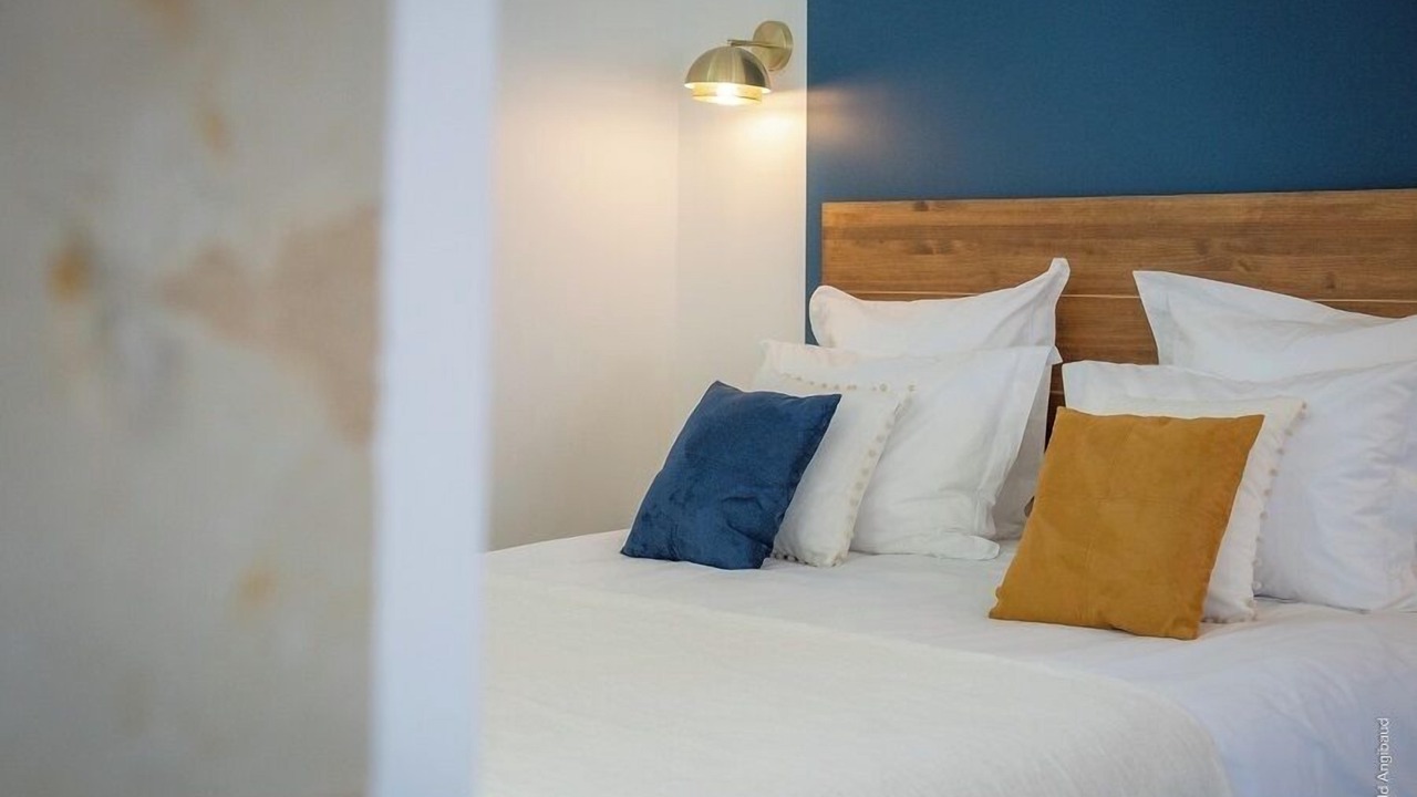 Photo of Bedroom in Distre