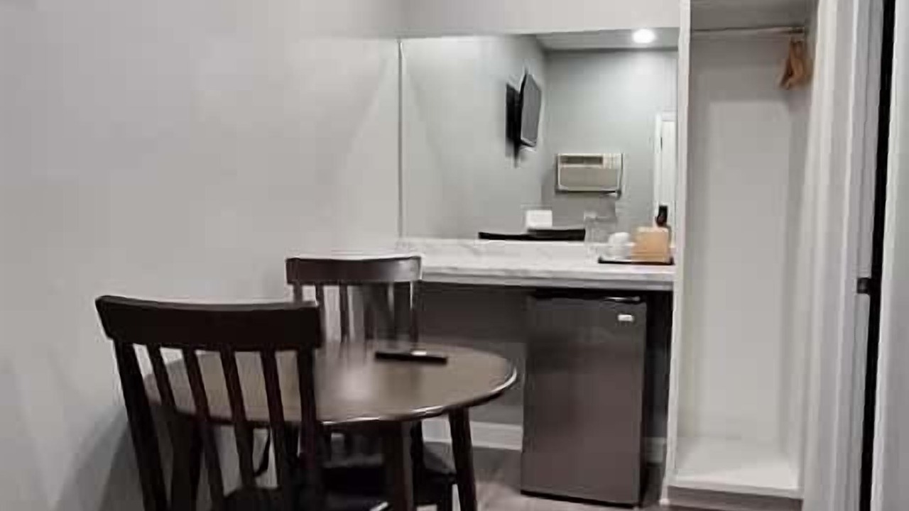 Photo of Bedroom in Garfield Ridge