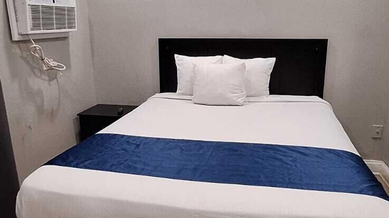 Photo of Bedroom in Garfield Ridge