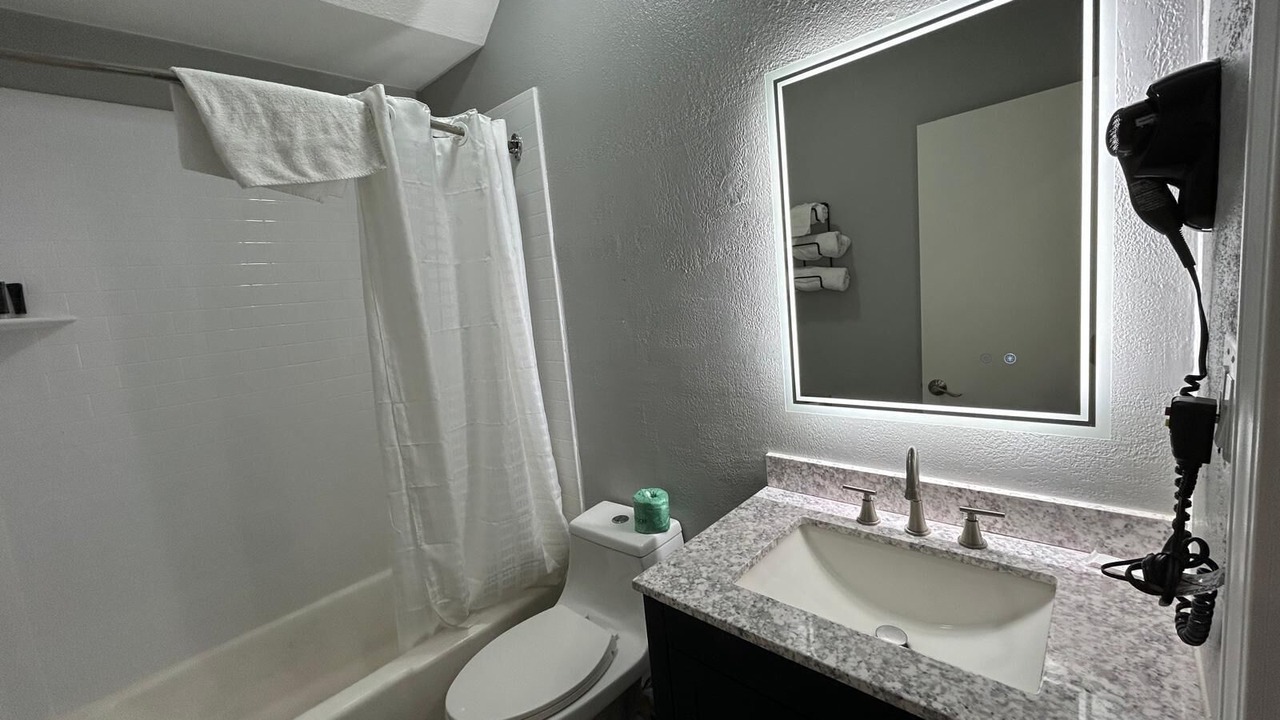 Photo of Bathroom in Garfield Ridge