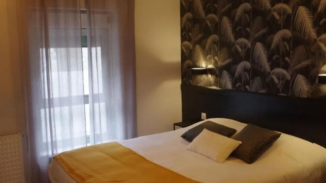 Photo of Others in Collinee