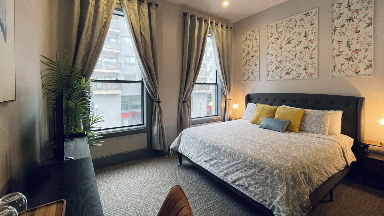 Photo of Bedroom in Downtown Oakland