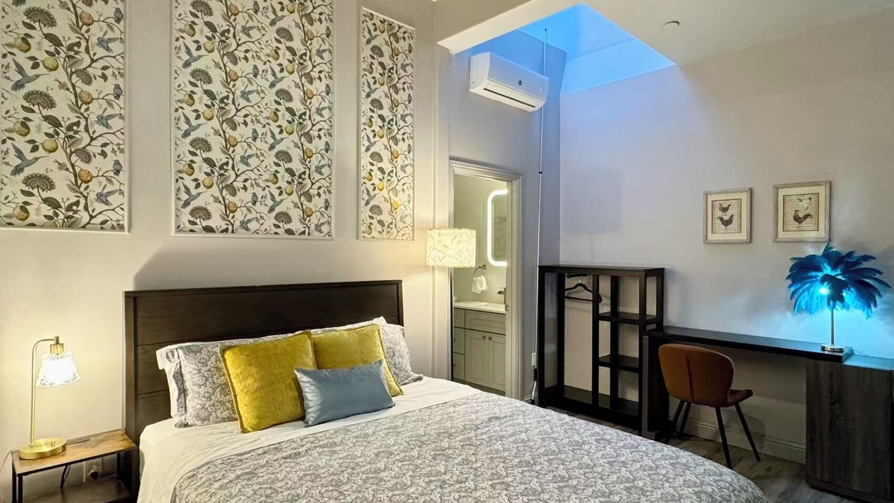 Photo of Bedroom in Downtown Oakland