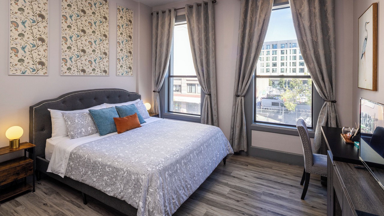 Photo of Bedroom in Downtown Oakland