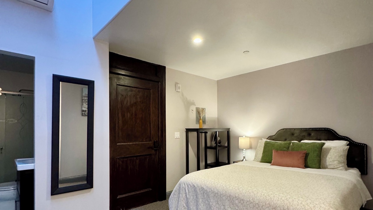 Photo of Bedroom in Downtown Oakland