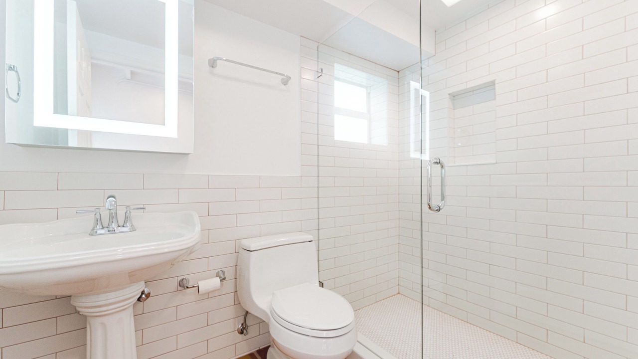 Photo of Bathroom in Poiciana Park II