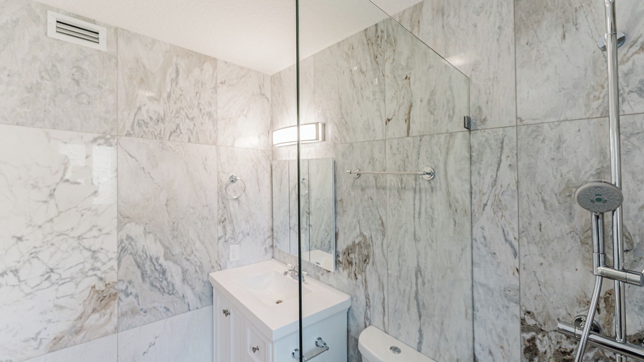 Photo of Bathroom in Poiciana Park II
