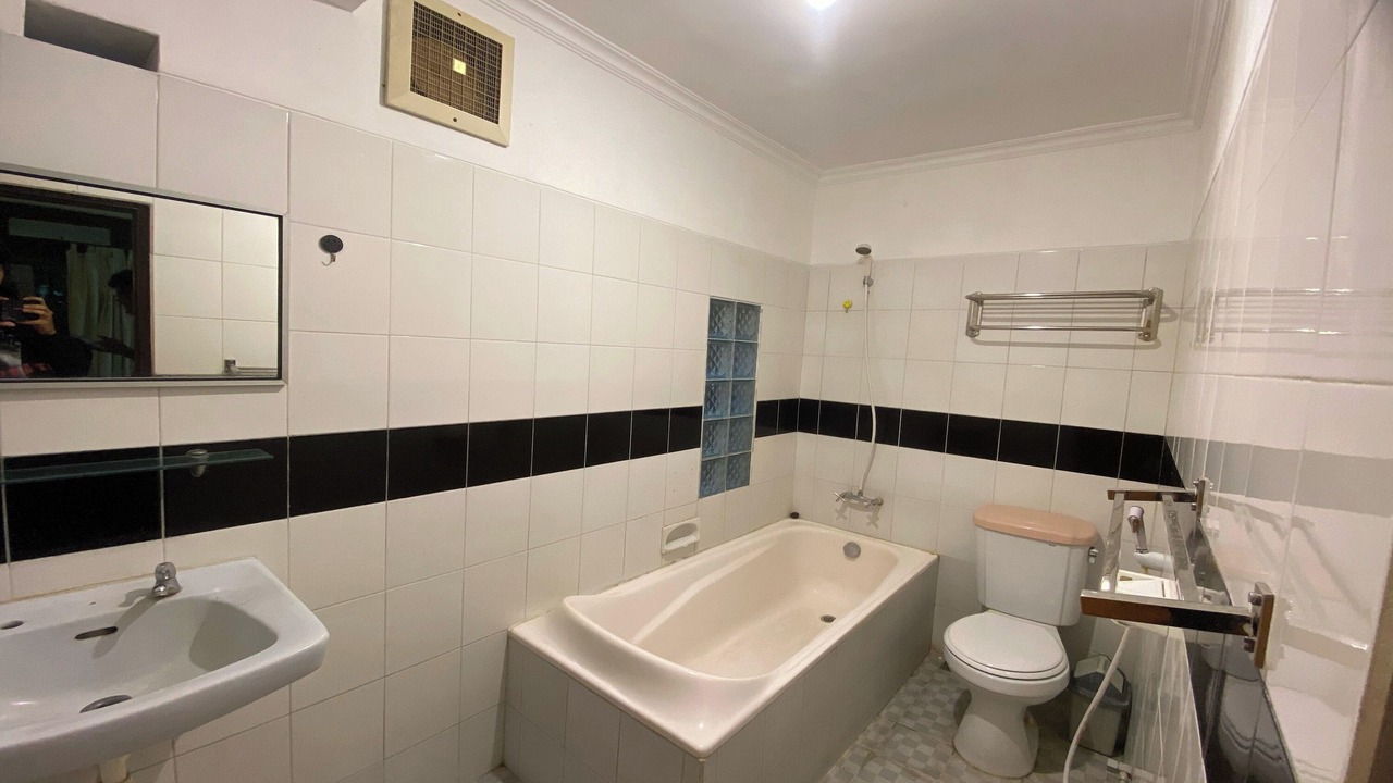 Photo of Bathroom in Patrang