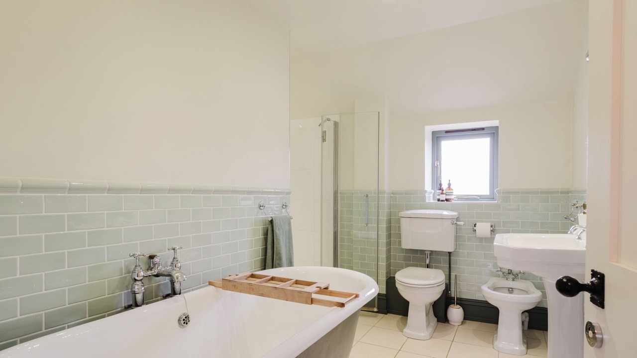 Photo of Bathroom in Easton Grey