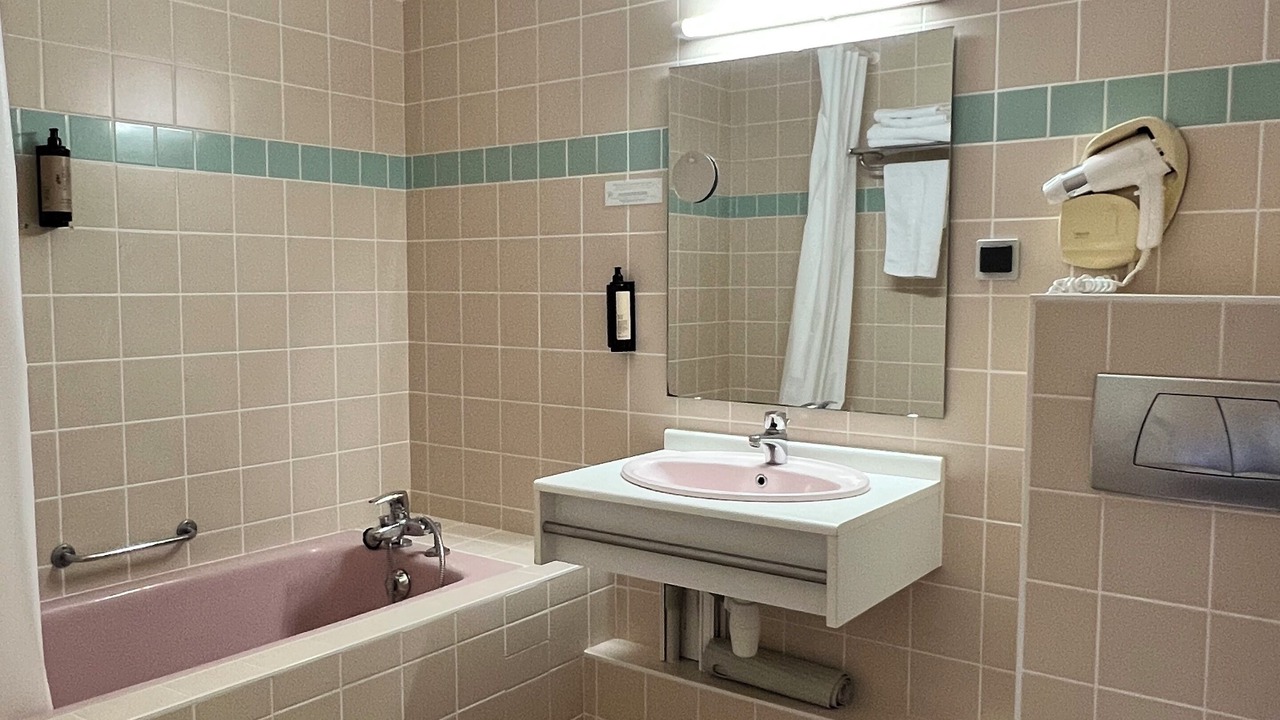 Photo of Bathroom in Saales