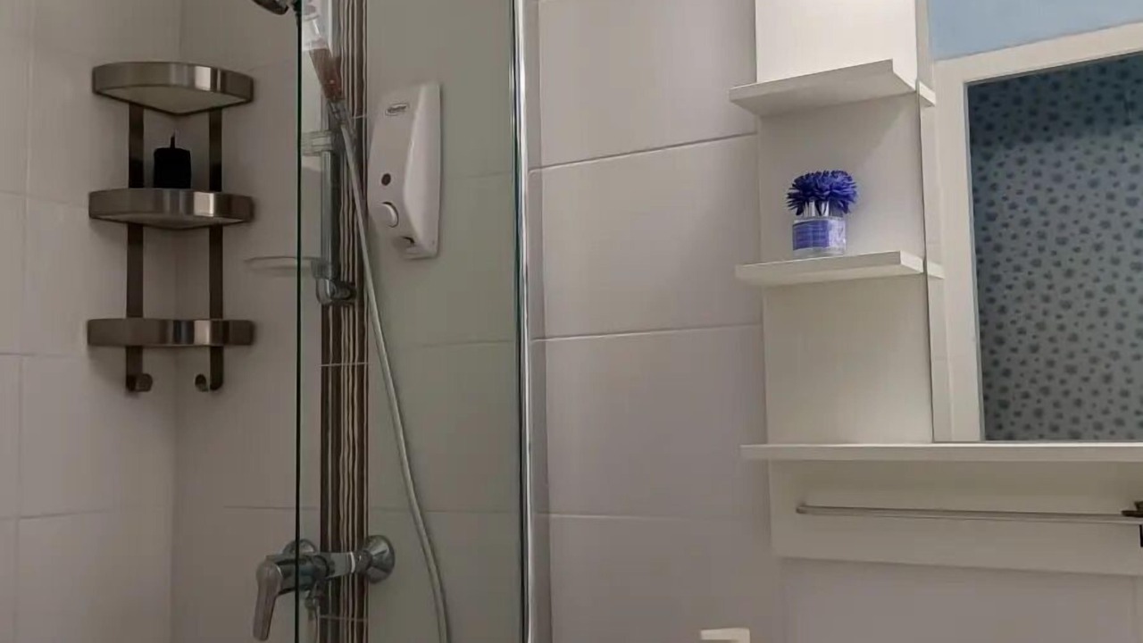 Photo of Bathroom in Arry