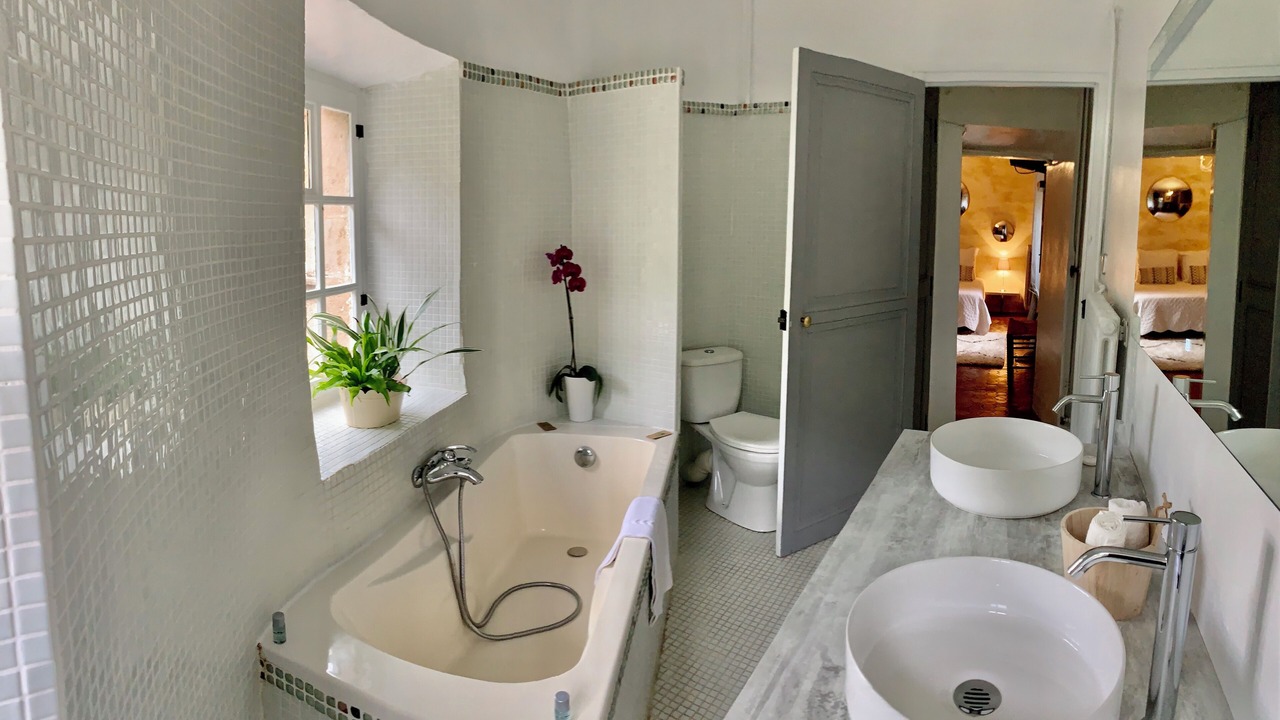 Photo of Bathroom in Saint-Andre-de-Majencoules