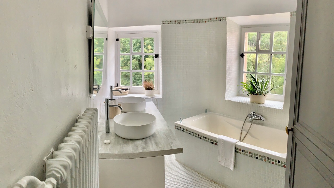 Photo of Bathroom in Saint-Andre-de-Majencoules