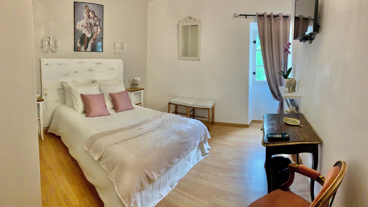 Photo of Bedroom in Saint-Andre-de-Majencoules