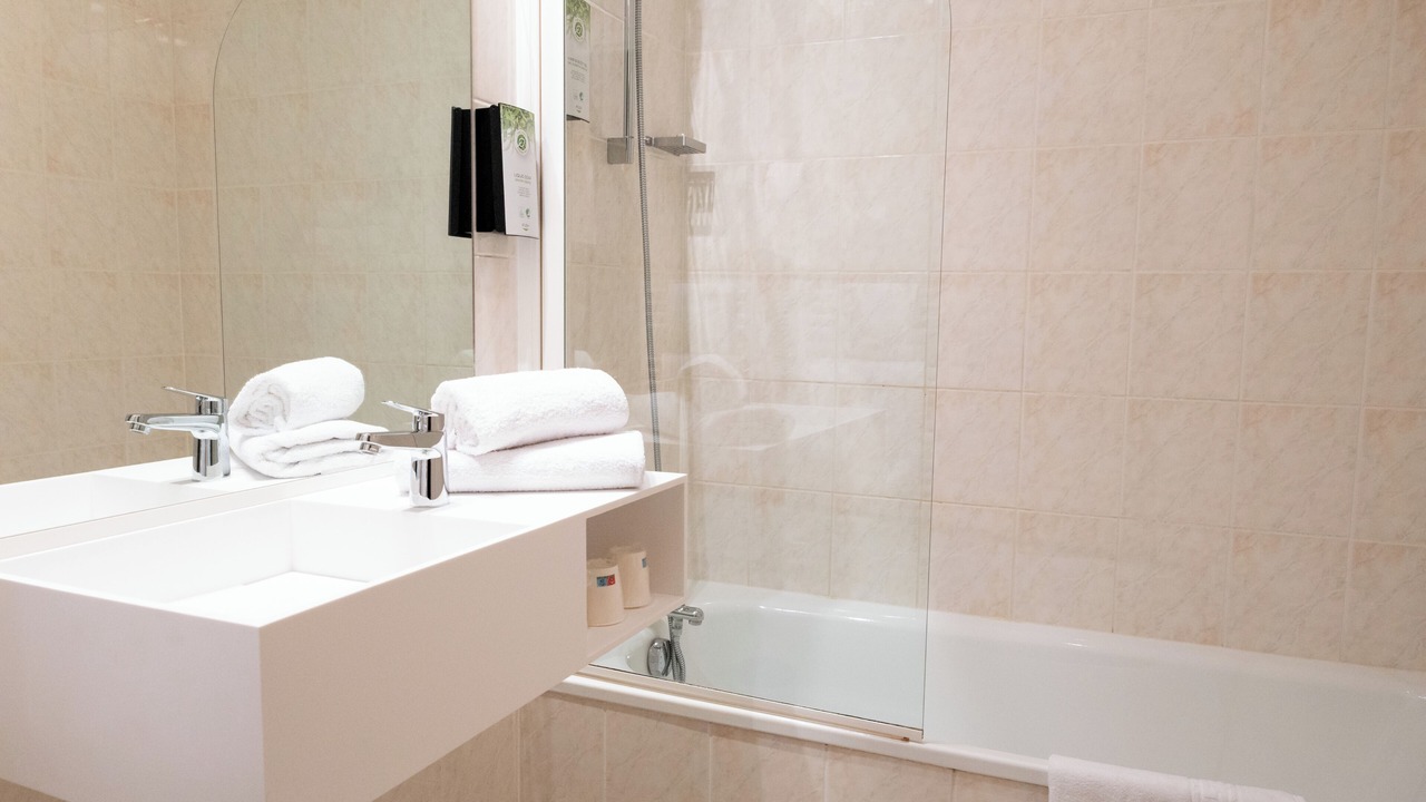 Photo of Bathroom in Lamballe