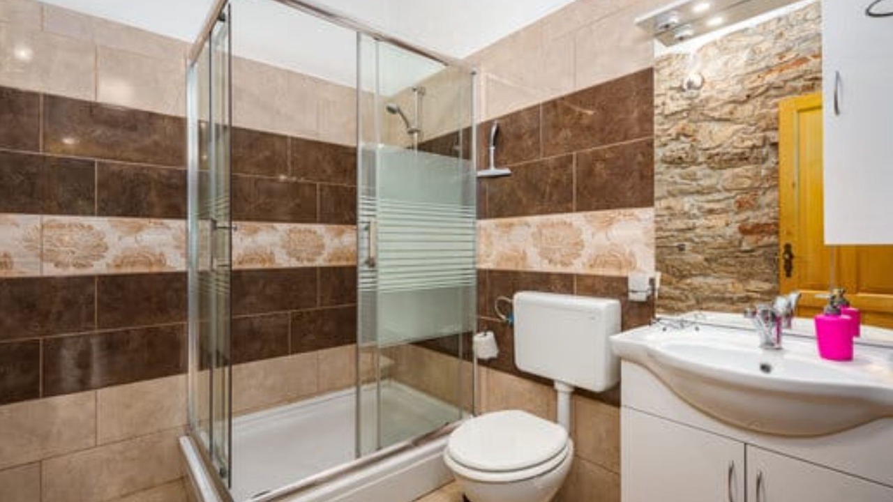 Photo of Bathroom in Gajana