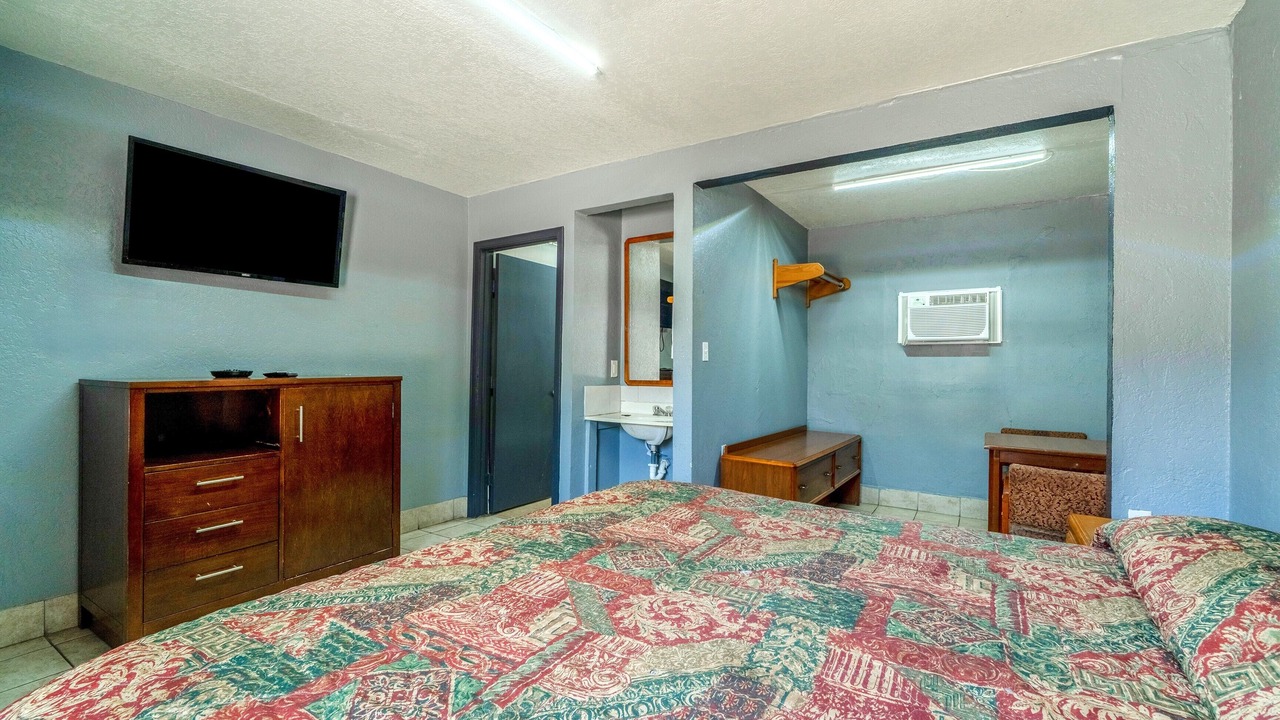 Photo of Bedroom in Woodlawn Lake