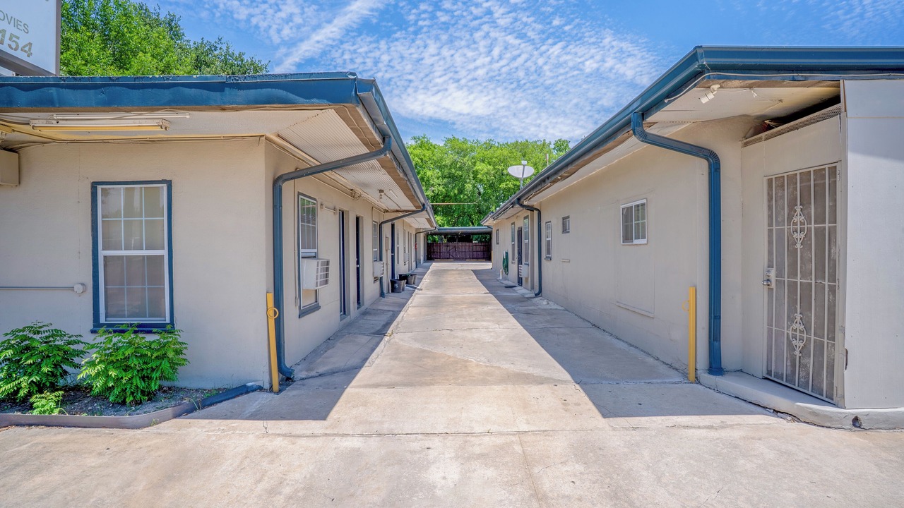 Photo of Outdoor in Woodlawn Lake