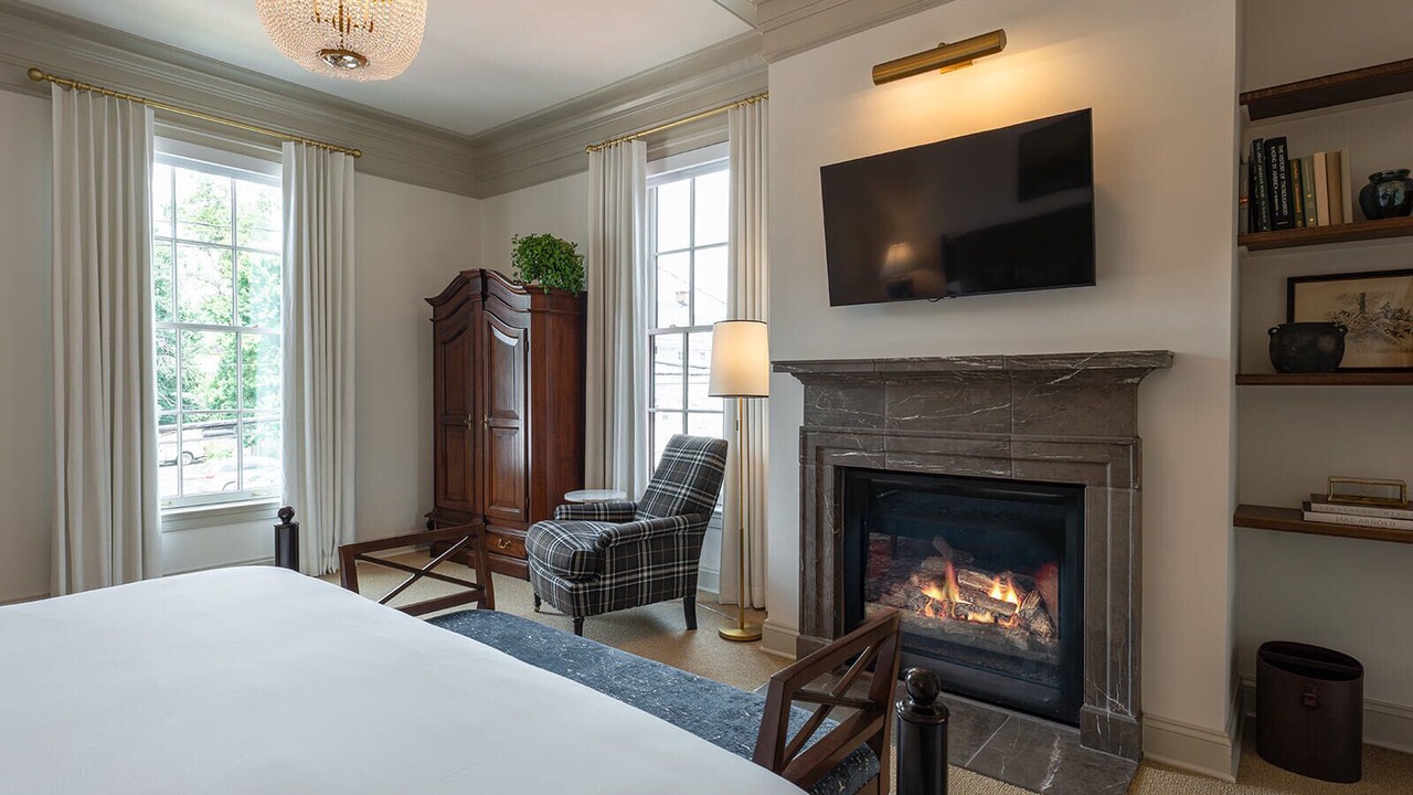 Photo of Bedroom in Leesburg's Old and Historic District