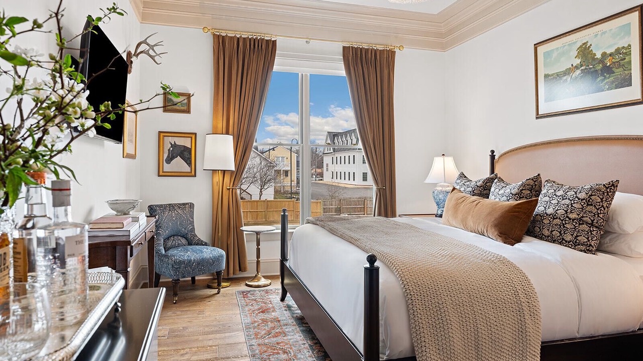 Photo of Bedroom in Leesburg's Old and Historic District