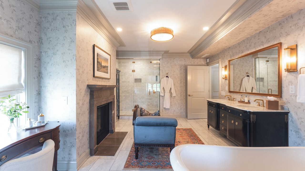 Photo of Bathroom in Leesburg's Old and Historic District