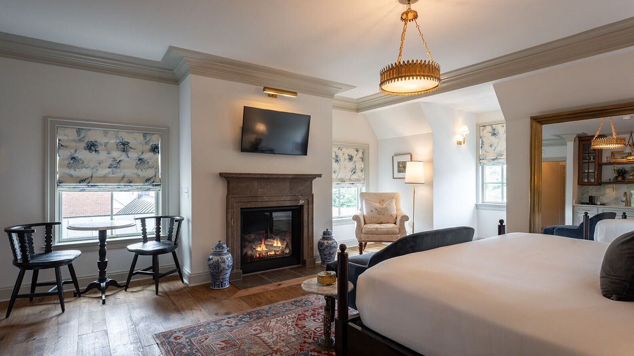 Photo of Bedroom in Leesburg's Old and Historic District